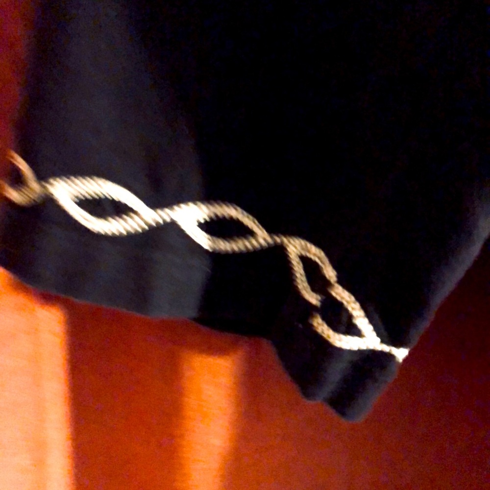 A soft black jersey top - Picture 4 of 4